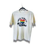 Playera Unisex Beige | Love always wins
